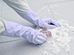 Bật mí cách tẩy sơn tường trên nền nhà